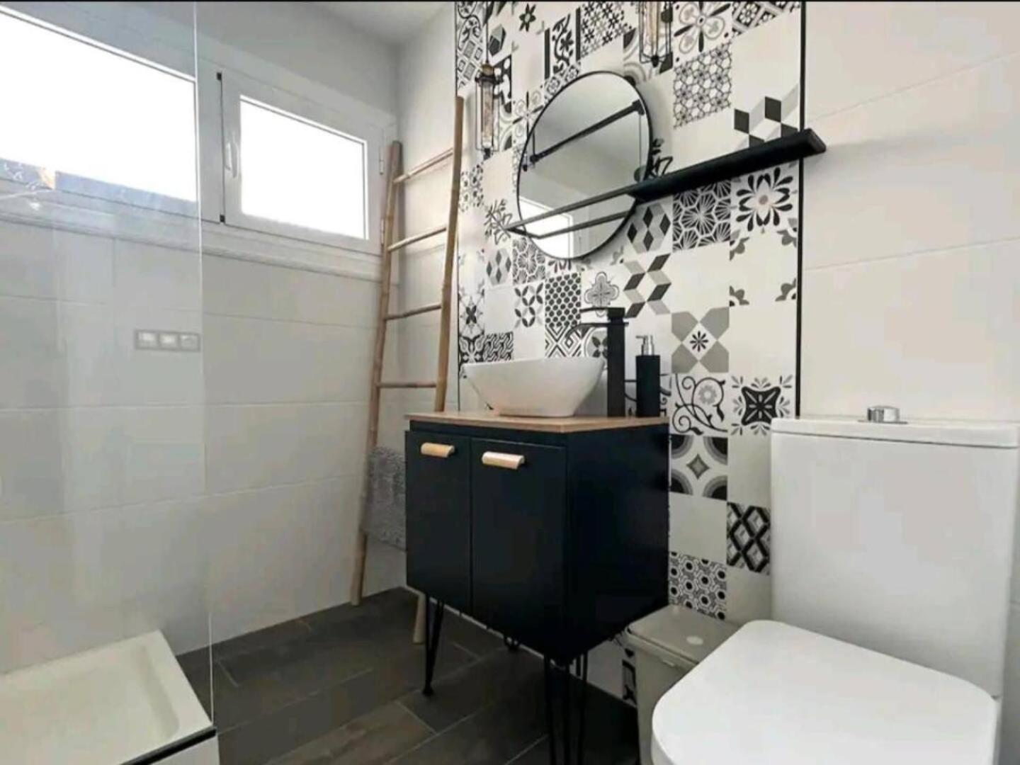 Stylish & Fully Furnished 3 Bedrooms Flat -4 Min Walk To Beautiful Beach Alicante Esterno foto