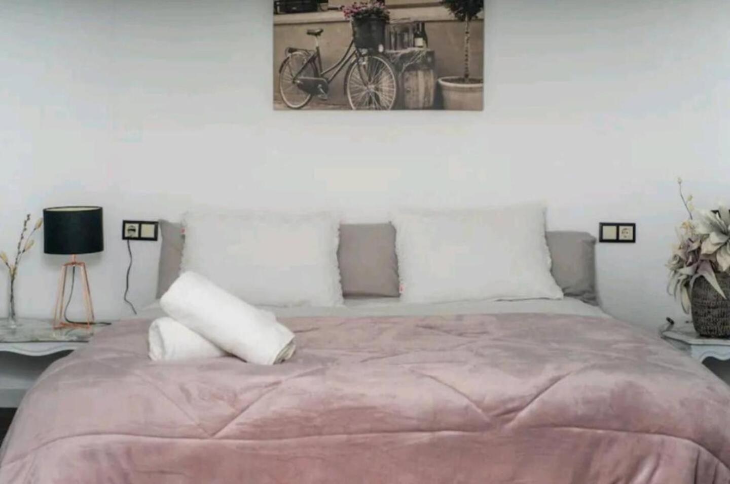 Stylish & Fully Furnished 3 Bedrooms Flat -4 Min Walk To Beautiful Beach Alicante Esterno foto