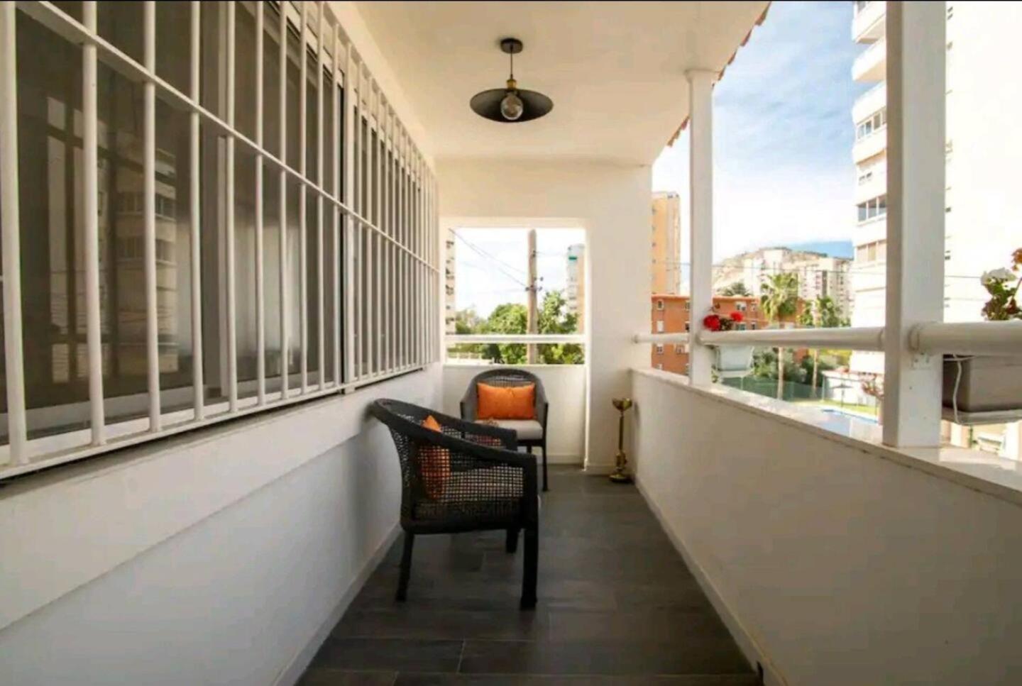 Stylish & Fully Furnished 3 Bedrooms Flat -4 Min Walk To Beautiful Beach Alicante Esterno foto
