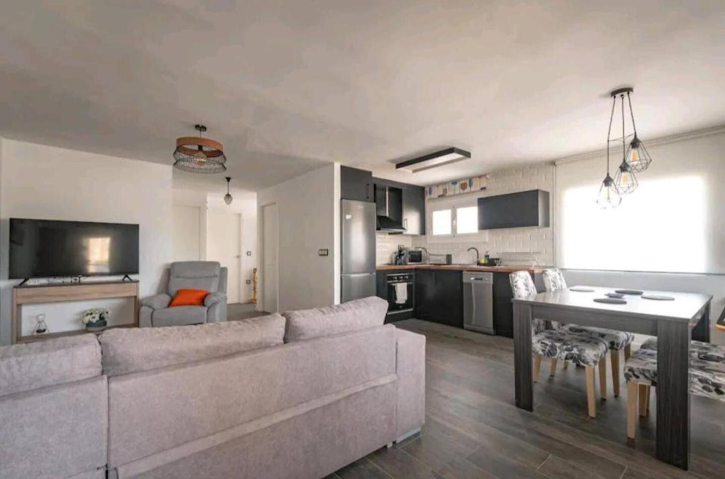 Stylish & Fully Furnished 3 Bedrooms Flat -4 Min Walk To Beautiful Beach Alicante Esterno foto
