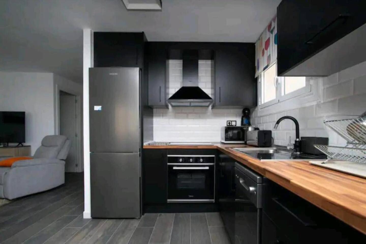 Stylish & Fully Furnished 3 Bedrooms Flat -4 Min Walk To Beautiful Beach Alicante Esterno foto